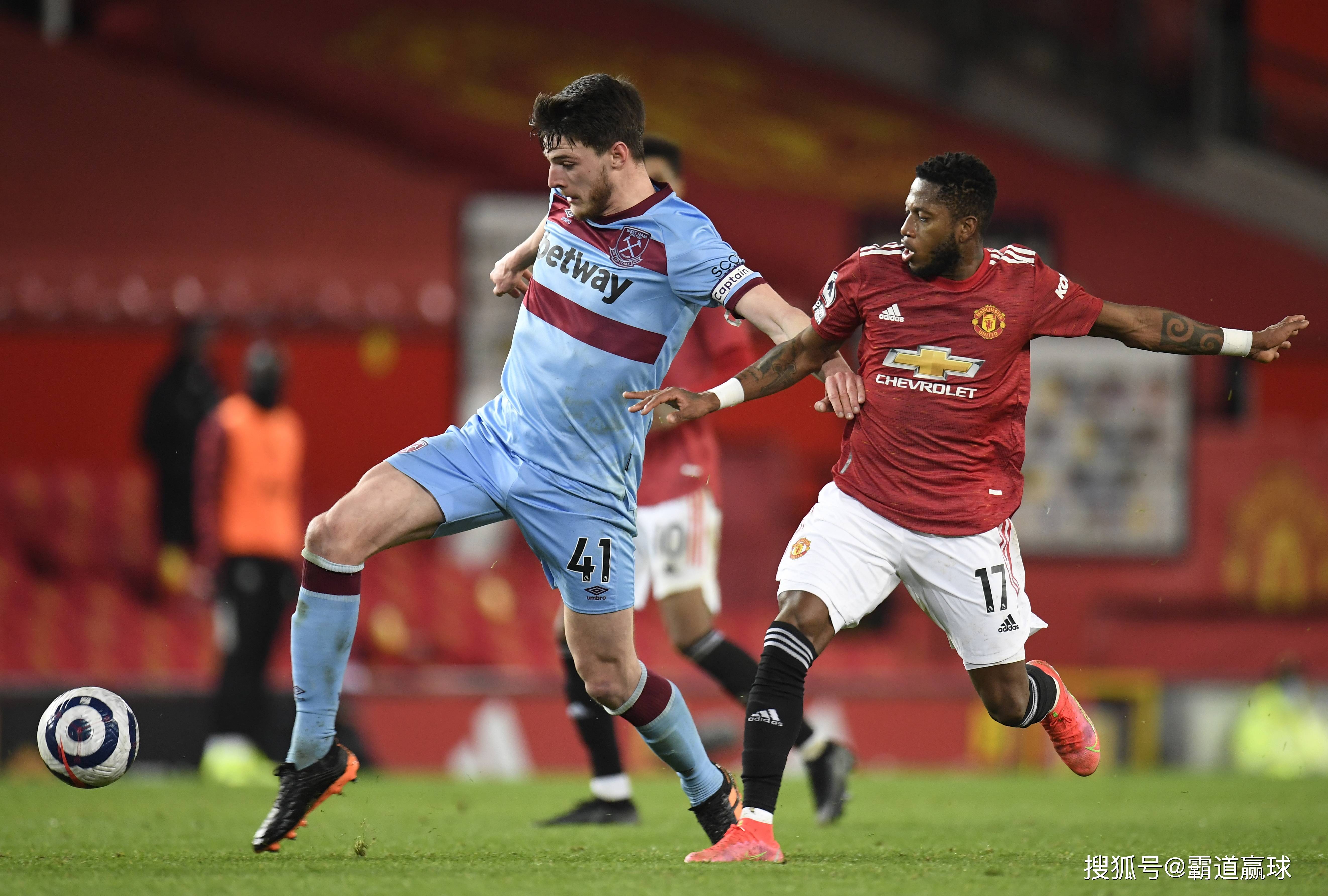  蒂姆在曼联比赛中惊险取胜,突破纪录引发热议的原因 